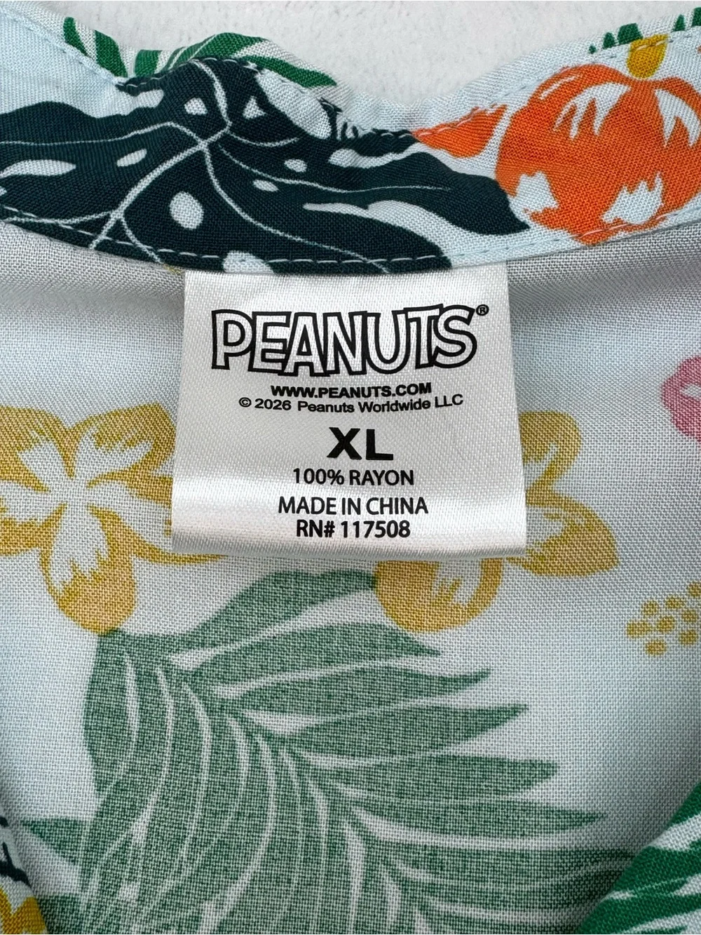 NEW Peanuts Snoopy Men's XL Hawaiian Shirt Sleeve Button Down Tropical Vacation